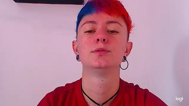 Snapshot of tomboyblue chatting on December 12, 2024, 5:37 pm tomboyblue online show from December 12, 2024, 5:37 pm