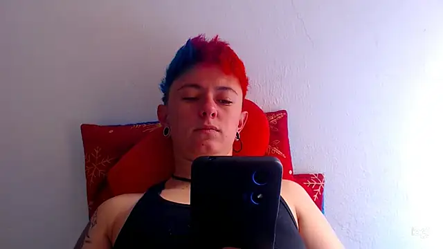 Snapshot of tomboyblue chatting on December 13, 2024, 4:16 pm tomboyblue online show from December 13, 2024, 4:16 pm