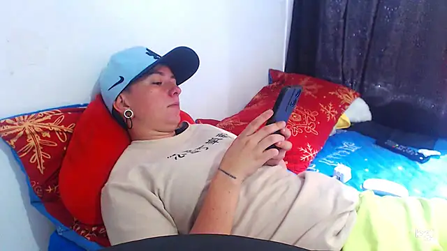 Snapshot of tomboyblue chatting on December 20, 2024, 5:08 pm tomboyblue online show from December 20, 2024, 5:08 pm