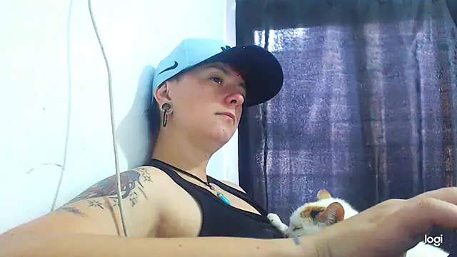 Snapshot of tomboyblue chatting on December 21, 2024, 2:47 pm tomboyblue online show from December 21, 2024, 2:47 pm