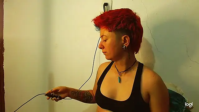 Snapshot of tomboyblue chatting on January 16, 2025, 12:31 pm tomboyblue online show from January 16, 2025, 12:31 pm