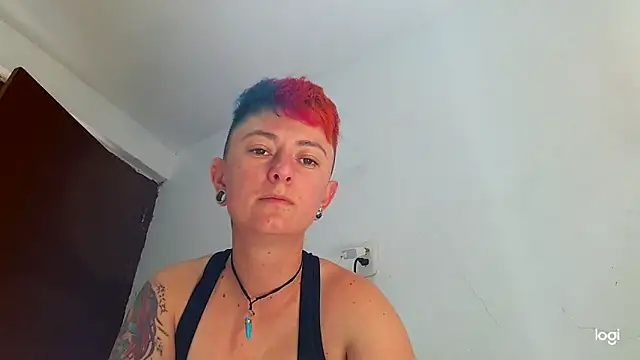 Snapshot of tomboyblue chatting on January 21, 2025, 6:23 pm tomboyblue online show from January 21, 2025, 6:23 pm