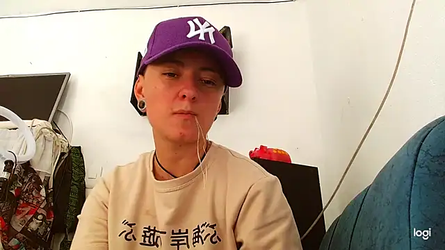 Snapshot of tomboyblue chatting on January 22, 2025, 8:17 pm tomboyblue online show from January 22, 2025, 8:17 pm