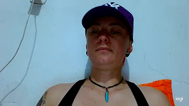Snapshot of tomboyblue chatting on January 24, 2025, 10:11 am tomboyblue online show from January 24, 2025, 10:11 am