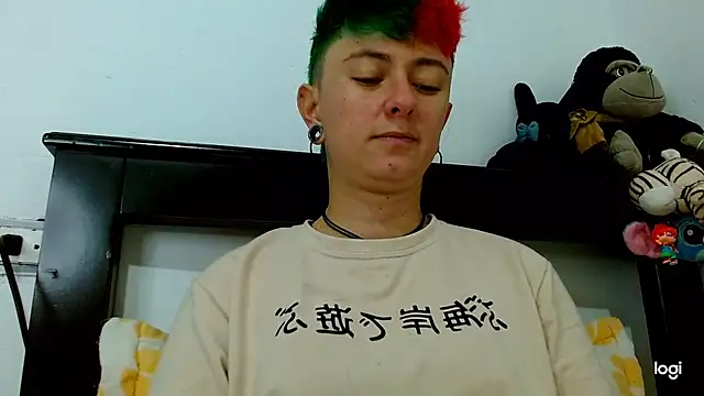 Snapshot of tomboyblue chatting on February 17, 2025, 4:48 pm tomboyblue online show from February 17, 2025, 4:48 pm