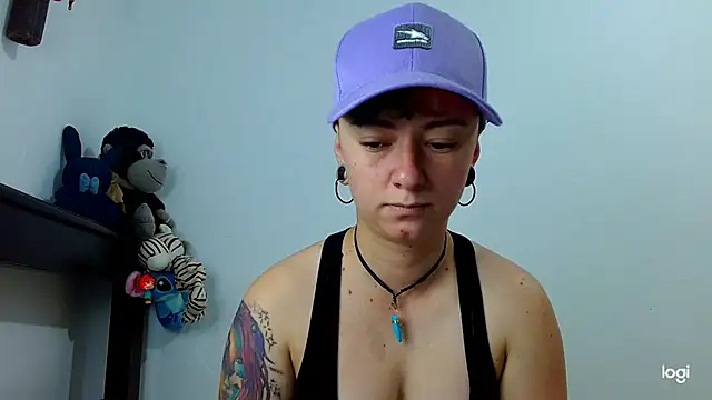 Snapshot of tomboyblue chatting on February 18, 2025, 1:33 pm tomboyblue online show from February 18, 2025, 1:33 pm