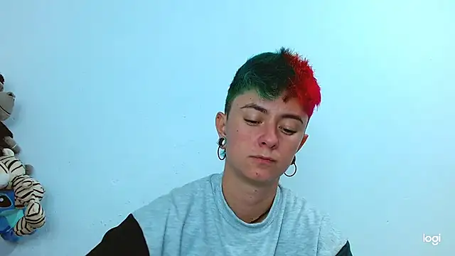 Snapshot of tomboyblue chatting on February 22, 2025, 3:45 am tomboyblue online show from February 22, 2025, 3:45 am