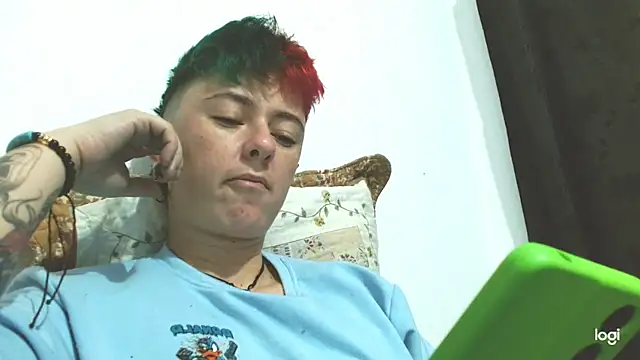 Snapshot of tomboyblue chatting on February 24, 2025, 4:38 am tomboyblue online show from February 24, 2025, 4:38 am