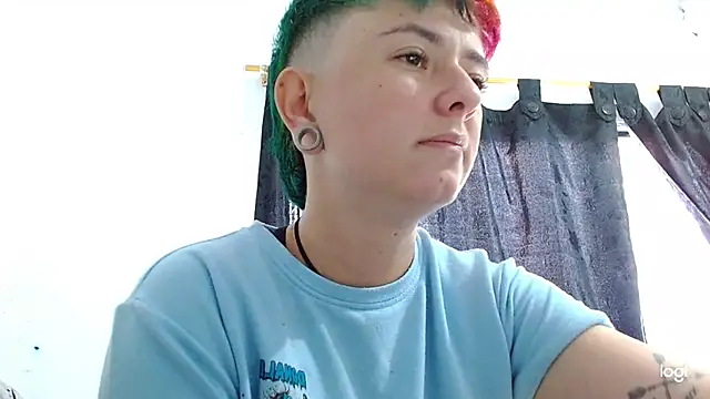 Snapshot of tomboyblue chatting on February 24, 2025, 5:42 pm tomboyblue online show from February 24, 2025, 5:42 pm