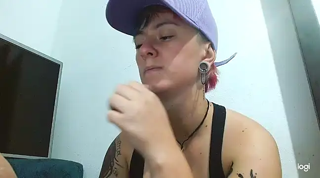 Snapshot of tomboyblue chatting on March 7, 2025, 12:48 am tomboyblue online show from March 7, 2025, 12:48 am