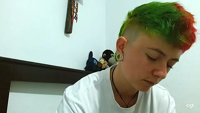 Snapshot of tomboyblue chatting on March 12, 2025, 9:45 pm tomboyblue online show from March 12, 2025, 9:45 pm