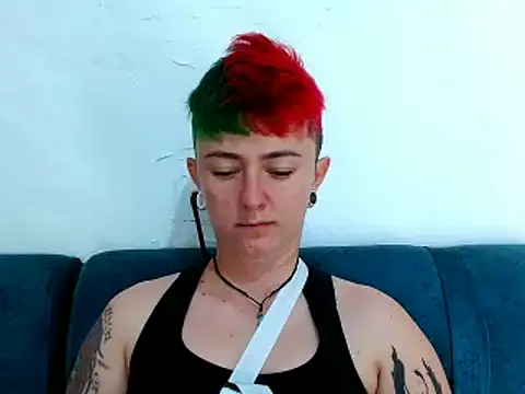 Snapshot of tomboyblue chatting on March 20, 2025, 3:25 pm tomboyblue online show from March 20, 2025, 3:25 pm
