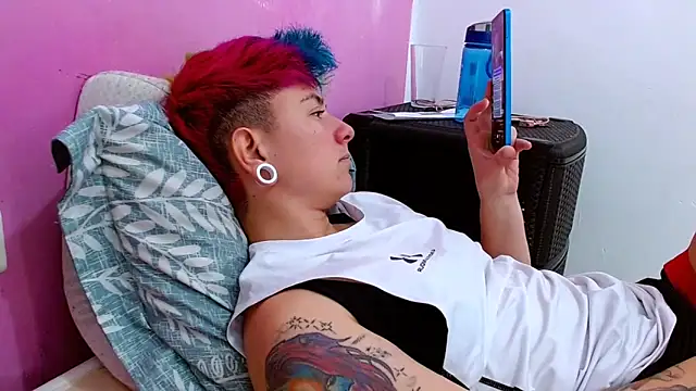 Snapshot of tomboyblue chatting on September 30, 2025, 5:29 pm tomboyblue online show from September 30, 2025, 5:29 pm
