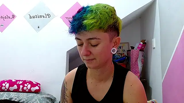 Snapshot of tomboyblue chatting on October 9, 2025, 4:38 pm tomboyblue online show from October 9, 2025, 4:38 pm