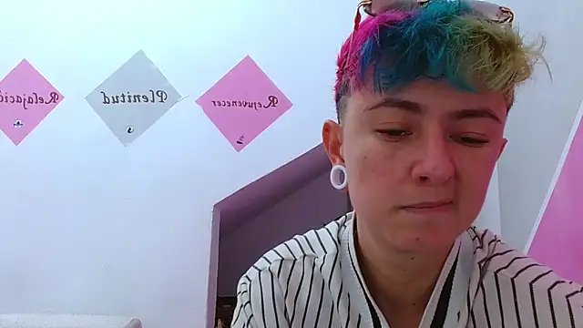Snapshot of tomboyblue chatting on October 19, 2025, 5:02 pm tomboyblue online show from October 19, 2025, 5:02 pm