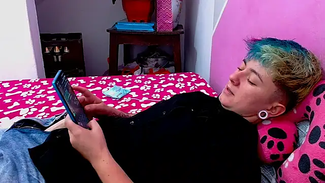 Snapshot of tomboyblue chatting on October 20, 2025, 8:09 pm tomboyblue online show from October 20, 2025, 8:09 pm