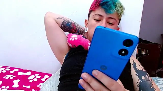 Snapshot of tomboyblue chatting on October 22, 2025, 6:29 pm tomboyblue online show from October 22, 2025, 6:29 pm