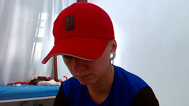 tomboyblue online show from November 26, 2025, 1:23 pm