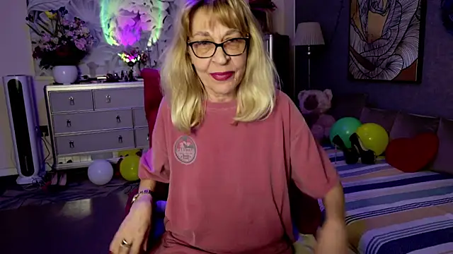 HornyMilf 555 online show from February 17, 2026, 3:08 pm