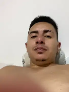 Snapshot of DanielGomez9 chatting on December 12, 2024, 3:32 am DanielGomez9 online show from December 12, 2024, 3:32 am