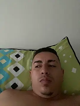 Snapshot of DanielGomez9 chatting on January 1, 2025, 10:35 pm DanielGomez9 online show from January 1, 2025, 10:35 pm