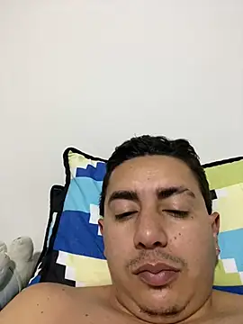 Snapshot of DanielGomez9 chatting on March 14, 2025, 5:05 am DanielGomez9 online show from March 14, 2025, 5:05 am