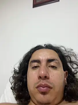 DanielGomez9 online show from June 15, 2026, 1:19 am