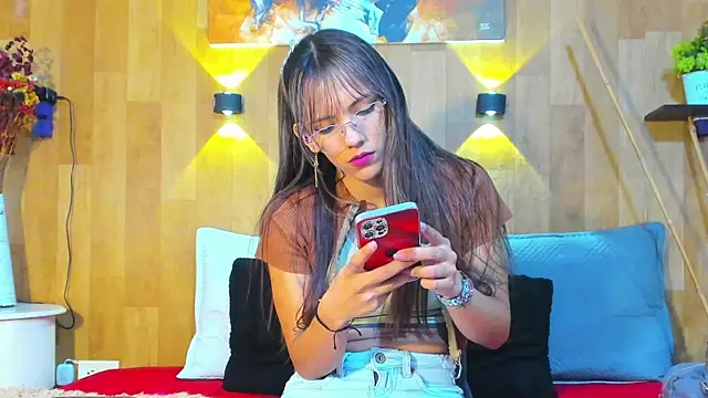 marianaa90 online show from April 16, 2026, 9:39 pm