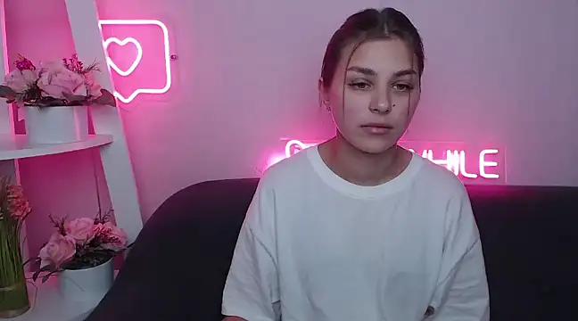 Snapshot of MilanaAngelAs chatting on January 13, 2025, 5:44 am MilanaAngelAs online show from January 13, 2025, 5:44 am