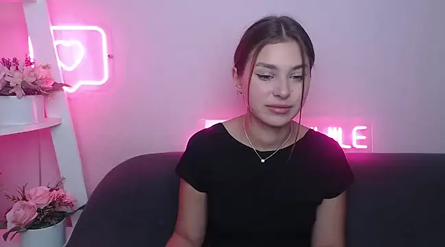 Snapshot of MilanaAngelAs chatting on January 26, 2025, 5:45 am MilanaAngelAs online show from January 26, 2025, 5:45 am