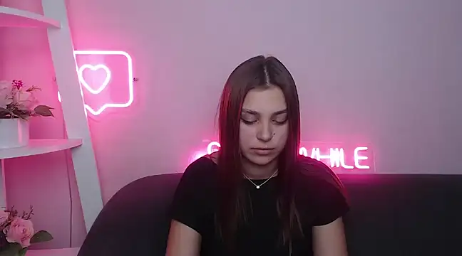Snapshot of MilanaAngelAs chatting on February 7, 2025, 5:07 pm MilanaAngelAs online show from February 7, 2025, 5:07 pm