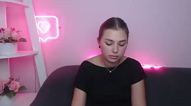 Snapshot of MilanaAngelAs chatting on February 9, 2025, 11:04 am MilanaAngelAs online show from February 9, 2025, 11:04 am