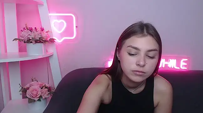 Snapshot of MilanaAngelAs chatting on February 21, 2025, 8:40 am MilanaAngelAs online show from February 21, 2025, 8:40 am