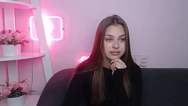 Snapshot of MilanaAngelAs chatting on October 4, 2025, 4:43 am MilanaAngelAs online show from October 4, 2025, 4:43 am