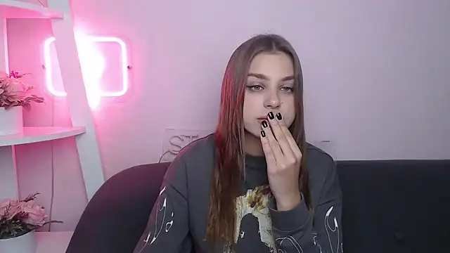 Snapshot of MilanaAngelAs chatting on October 7, 2025, 7:44 pm MilanaAngelAs online show from October 7, 2025, 7:44 pm