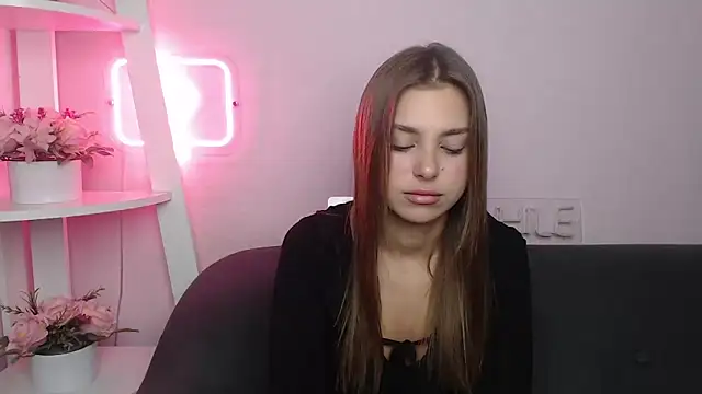 Snapshot of MilanaAngelAs chatting on October 13, 2025, 8:31 pm MilanaAngelAs online show from October 13, 2025, 8:31 pm