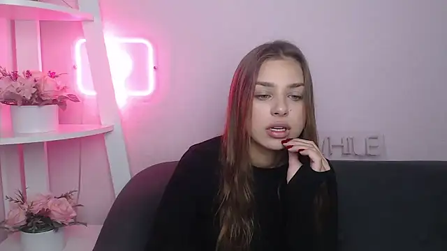 Snapshot of MilanaAngelAs chatting on October 18, 2025, 4:37 am MilanaAngelAs online show from October 18, 2025, 4:37 am