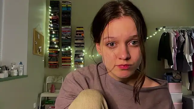 Addelin Moon online show from March 1, 2026, 9:17 pm