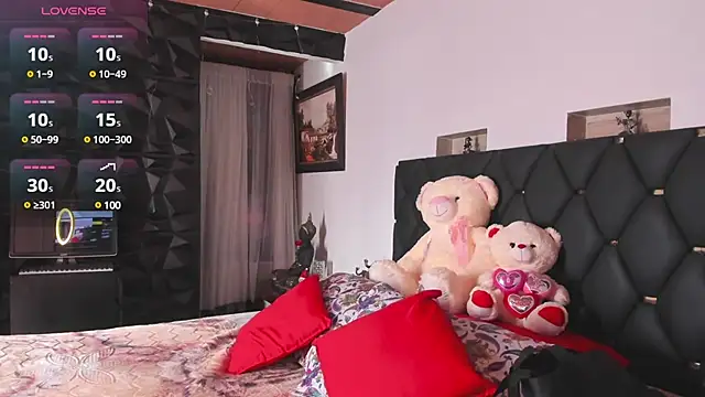 charlottemeyerr online show from December 12, 2024, 1:39 pm