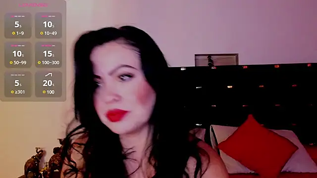 charlottemeyerr online show from December 18, 2024, 4:17 pm