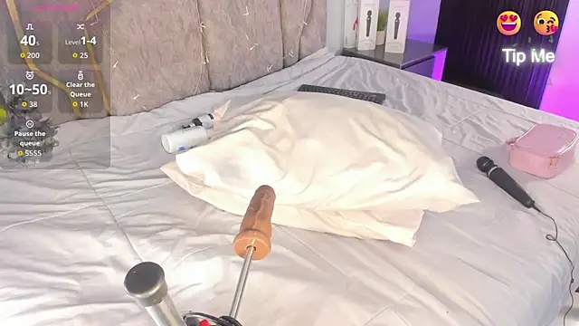 Katejordan online show from December 15, 2025, 8:35 pm