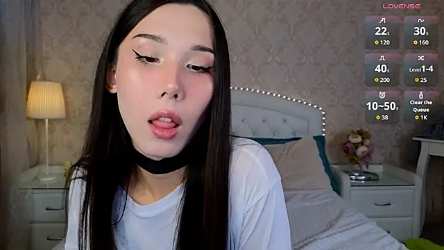 Kaia Sunshine Mia online show from October 31, 2025, 11:44 am