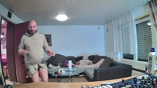 rosaeichel online show from February 10, 2026, 2:48 am