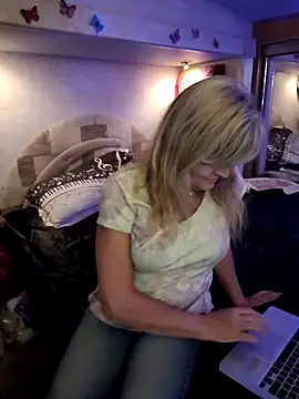 annika lately online show from February 28, 2025, 3:26 am