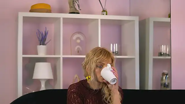 Snapshot of BritneyHudson chatting on February 10, 2025, 11:15 am BritneyHudson online show from February 10, 2025, 11:15 am