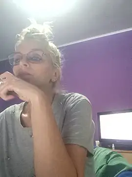 Snapshot of BritneyHudson chatting on September 18, 2025, 3:47 pm BritneyHudson online show from September 18, 2025, 3:47 pm