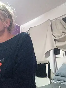 BritneyHudson online show from February 4, 2026, 2:06 am