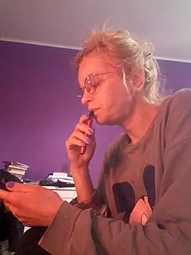 BritneyHudson online show from March 1, 2026, 6:48 am