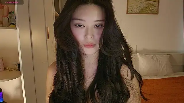 tenderlybaee online show from November 6, 2025, 4:35 am