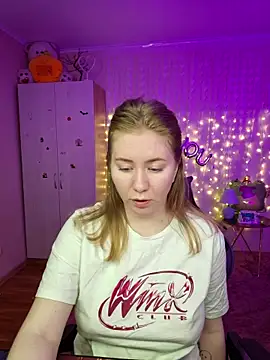 D0nna  online show from April 1, 2026, 9:45 pm